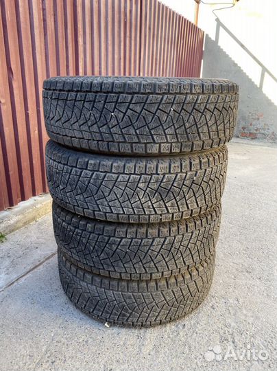 Bridgestone Blizzak DM-V2 235/65 R17
