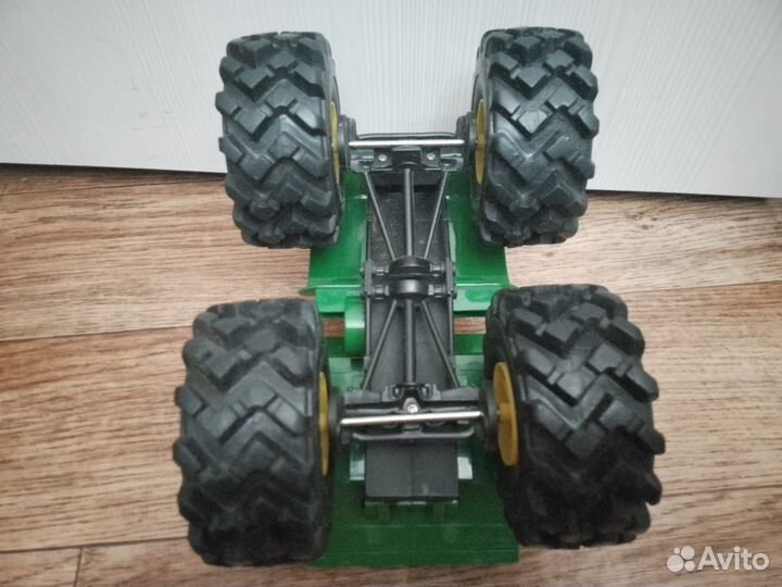 Игрушечный грузовик