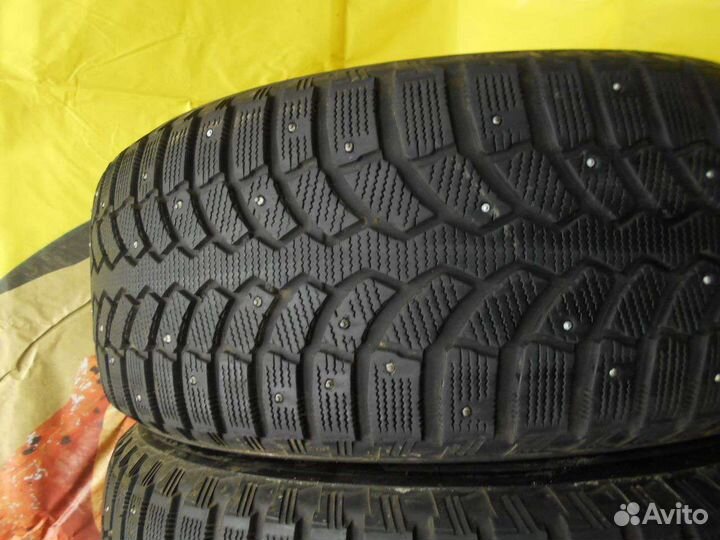 Bridgestone Blizzak Spike-01 285/60 R18