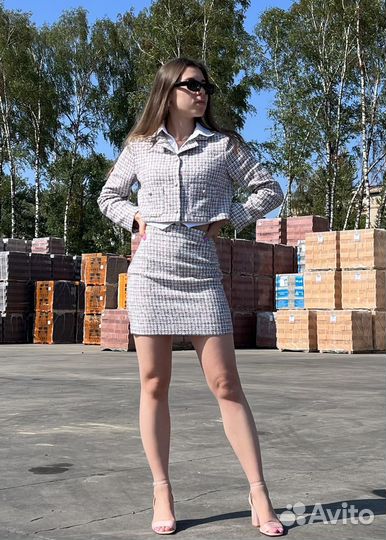 Костюм женский с юбкой