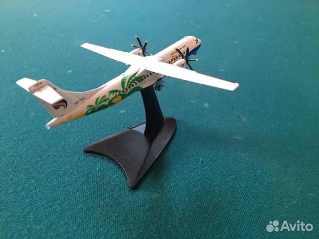 Модель самолета ATR-72-500 масштаб 1/200