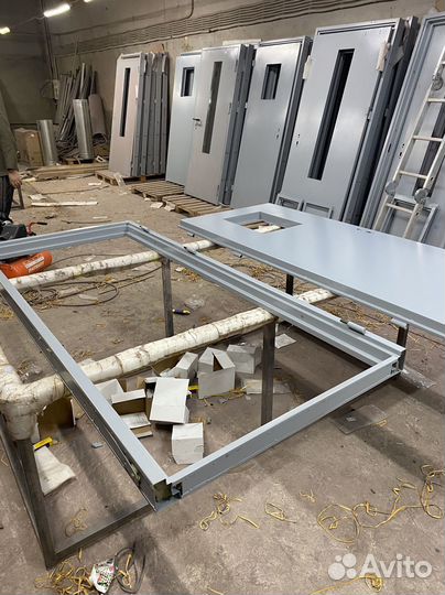 Тамбурная входная дверь