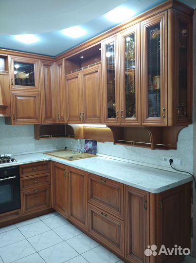 Кухонный гарнитур из массива