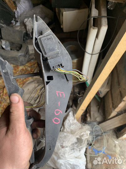 Педаль газа е 60 бмв