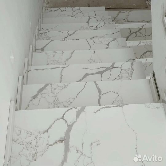 Лестница из искусственного камня кварц акрил