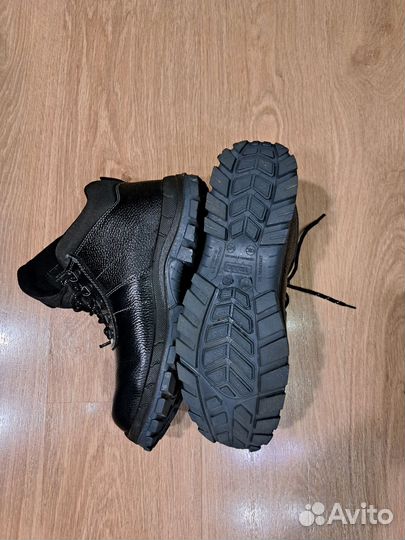 Ботинки спецобувь 43-44 размер