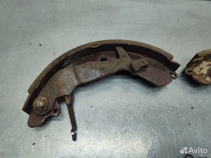 Задние колодки Mitsubishi Lancer 6 (C62A) 1991 г.в