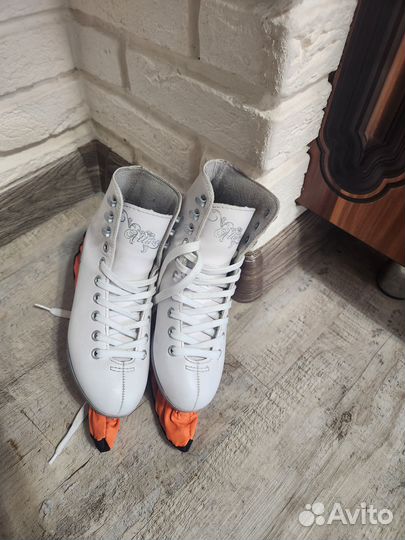 Коньки фигурные 33 размер