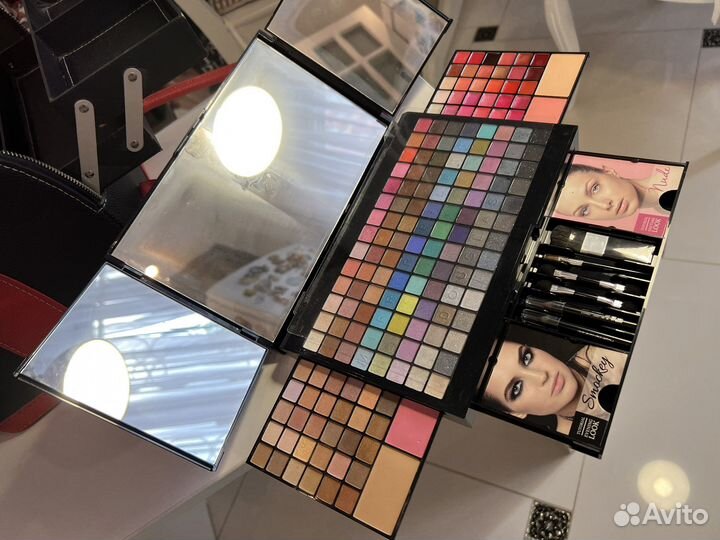 Палитра теней Douglas