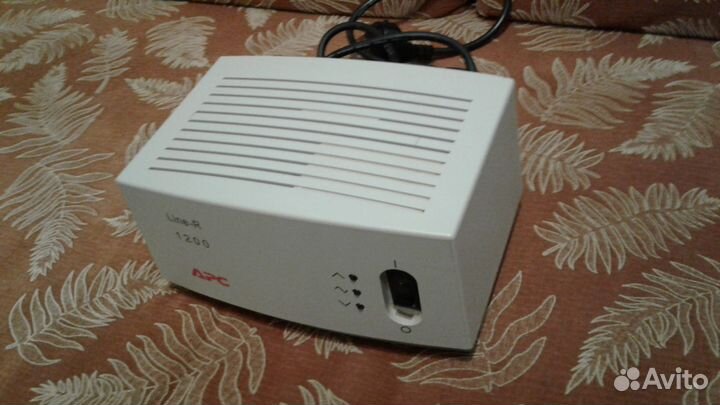 Стабилизатор напряжения APC Line-R 1200VA