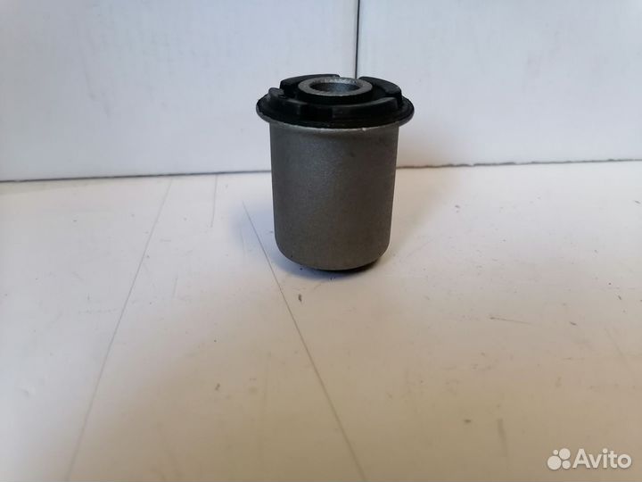 Сайлентблок заднего рычага Toyota mark II