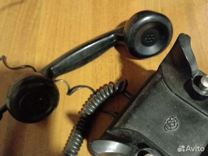 Старинный телефонный аппарат