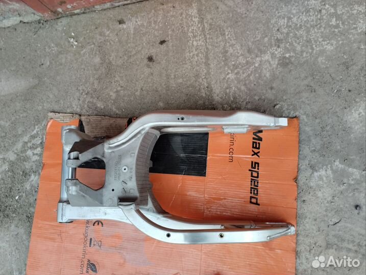 Маятник заднего колеса honda CBR1000RR 2004-2007