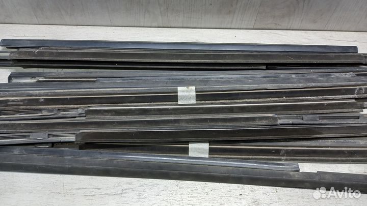 Уплотнитель стекла двери Volvo 940