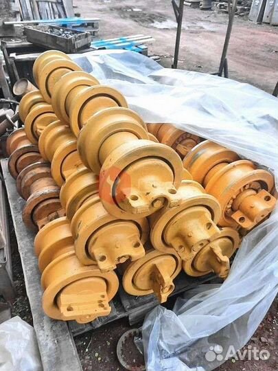 Каток опорный Hitachi 9043162