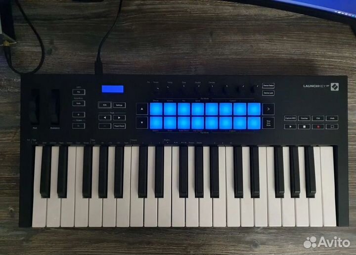 Миди клавиатура Novation Launchkey 37 MK