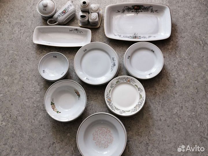 Тарелки и предметы столового сервиза