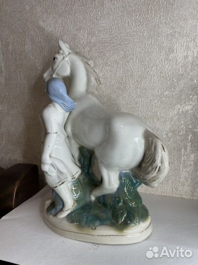 Статуэтки женщина с конем и женщина с рыбой