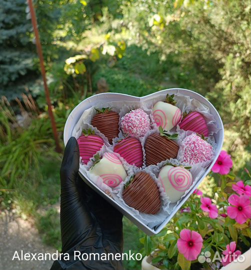 Клубника в шоколаде, сердце, букеты из клубники