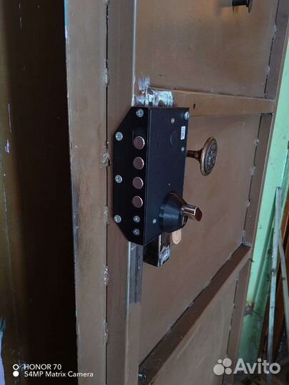 Вскрыть замок,дверь,авто,гараж,квартиру,замена