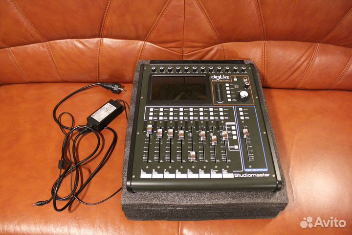 Studiomaster DigiLive 16 Цифровой микшерный пульт