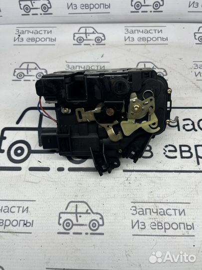 Audi A6C5 замок двери передней левой(водительская)