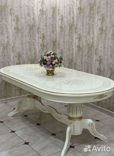 Кухонный стол и стулья новые