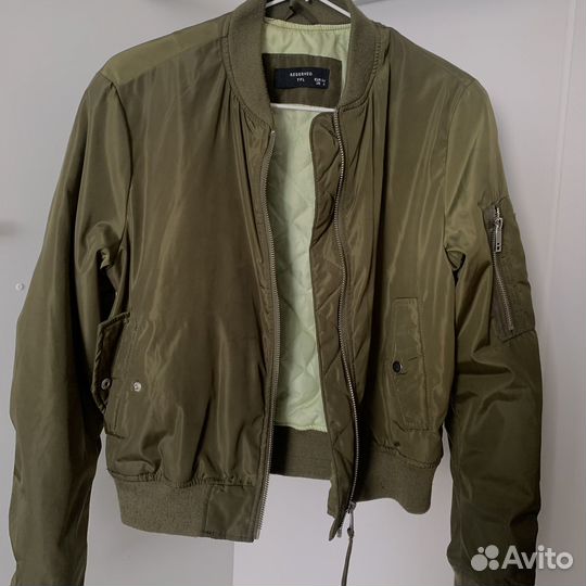 Бомбер укороченный reserved