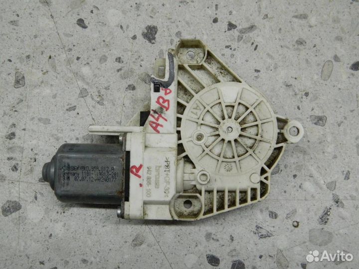 Моторчик стеклоподъемника Audi A1 8X 2010