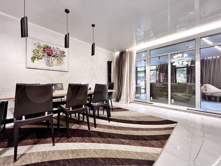 Коттедж 247,9 м² на участке 5 сот.