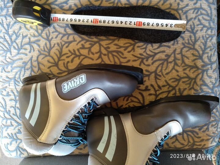 Продам лыжи, ботинки, палки, чехлы