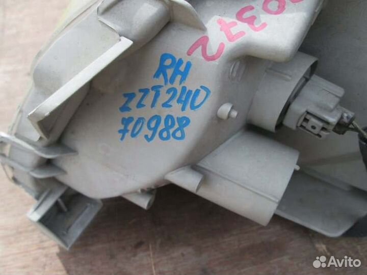 Фара правая Toyota Premio ZZT240 1ZZ-FE 2002