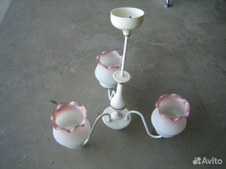 Люстра трехрожковая