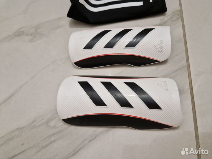 Щитки Adidas б/у xs I