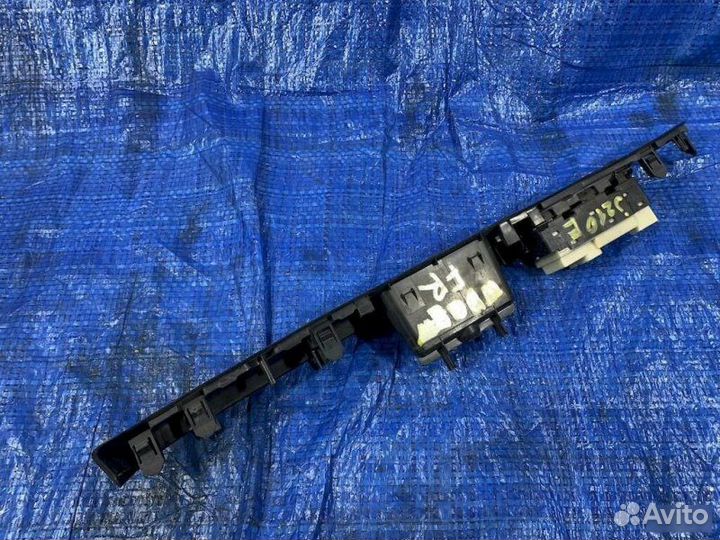 Блок упр. стеклоподьемниками передний правый