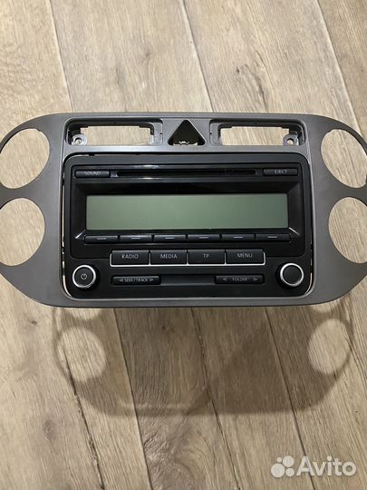 Штатная магнитола на volkswagen tiguan