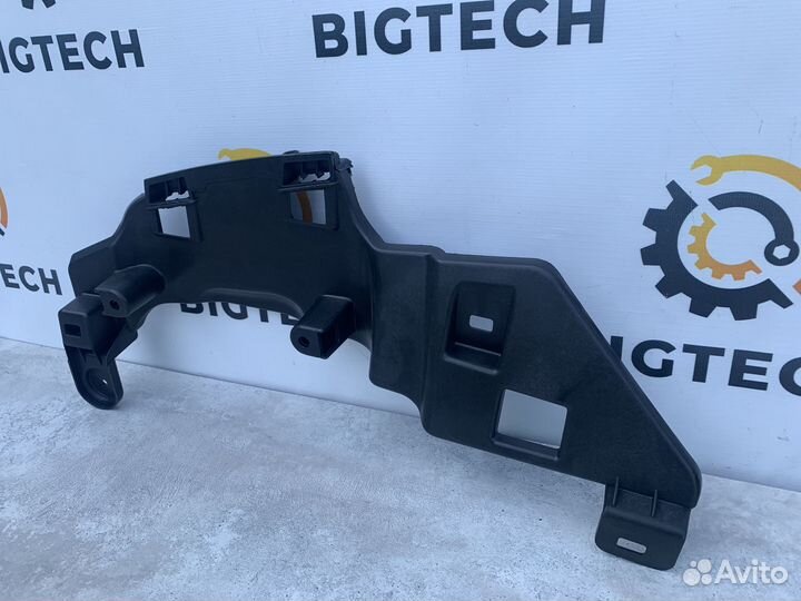 Кронштейн насадки глушителя Mercedes A1668852714