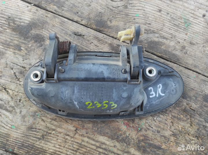 Ручка внешняя задняя правая Mitsubishi Libero