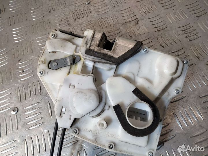 Замок задний левый Suzuki SX4