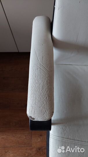 Кресло кожаное