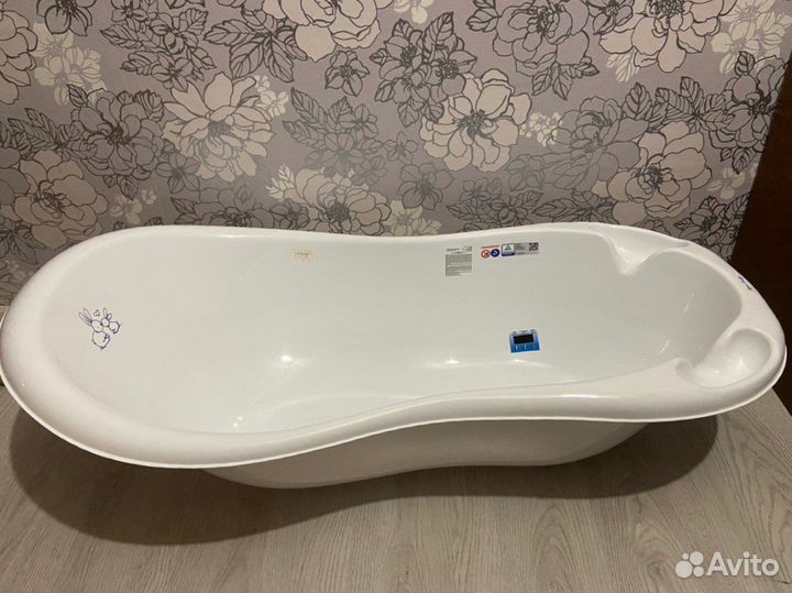 Ванночка для купания со сливом и встроенным термом