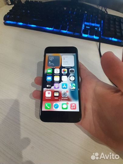 Телефон iPhone 8 64 gb
