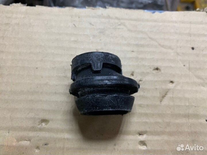 Подушка радиатора правая Ford Focus 3 2011-2019