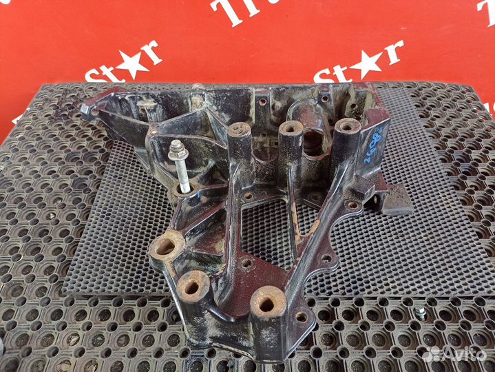 Кронштейн буксировочный правый Renault T, Volvo FH