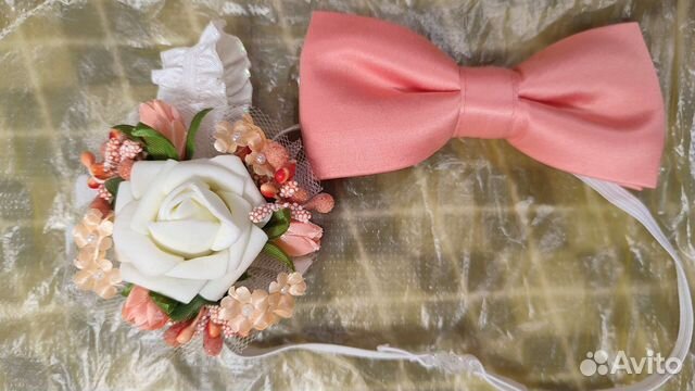 Бабочка и бутоньерка