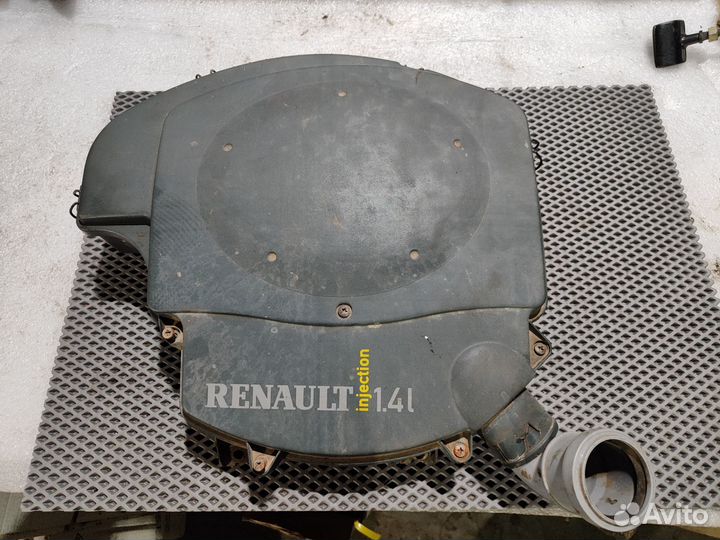 Корпус воздушного фильтра Renault Symbol дефект