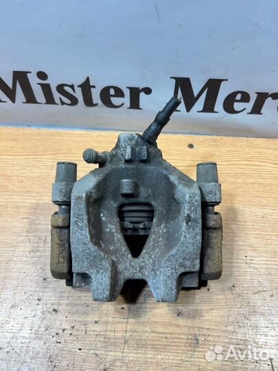 Суппорт тормозной задний левый Mercedes-Benz C