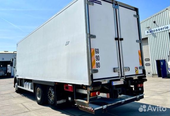 В разборке грузовик Renault,Premium II с 2007