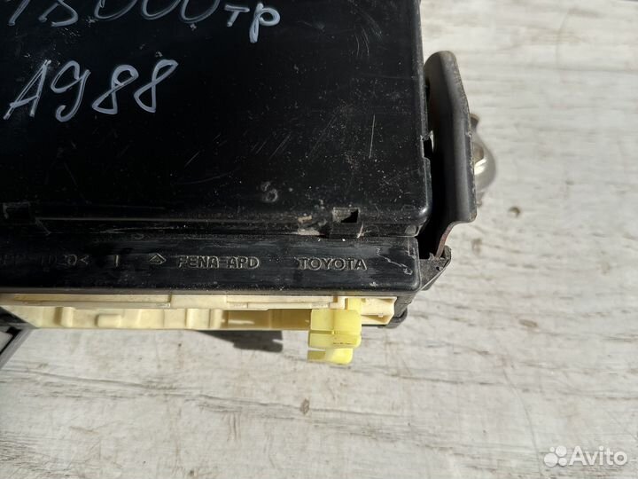 Toyota Land Cruiser 200 Блок предохранителей