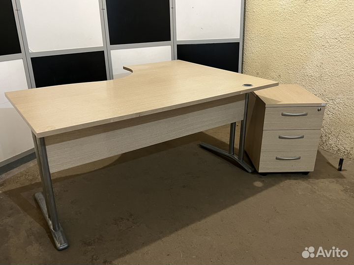 Угловой компьютерный стол с тумбой 160 х 120